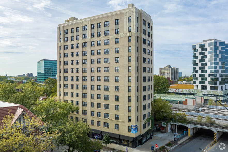 1553 E Hyde Park Blvd, Chicago, IL for lease - Building Photo - Image 1 of 19