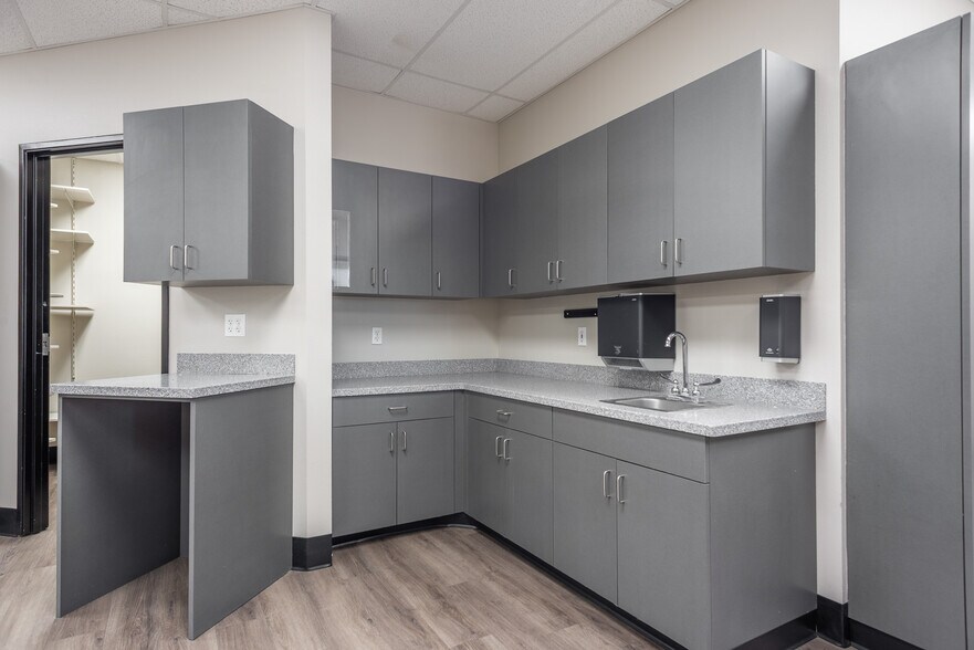 8480 S Eastern Ave, Las Vegas, NV à louer - Photo du bâtiment - Image 3 de 11
