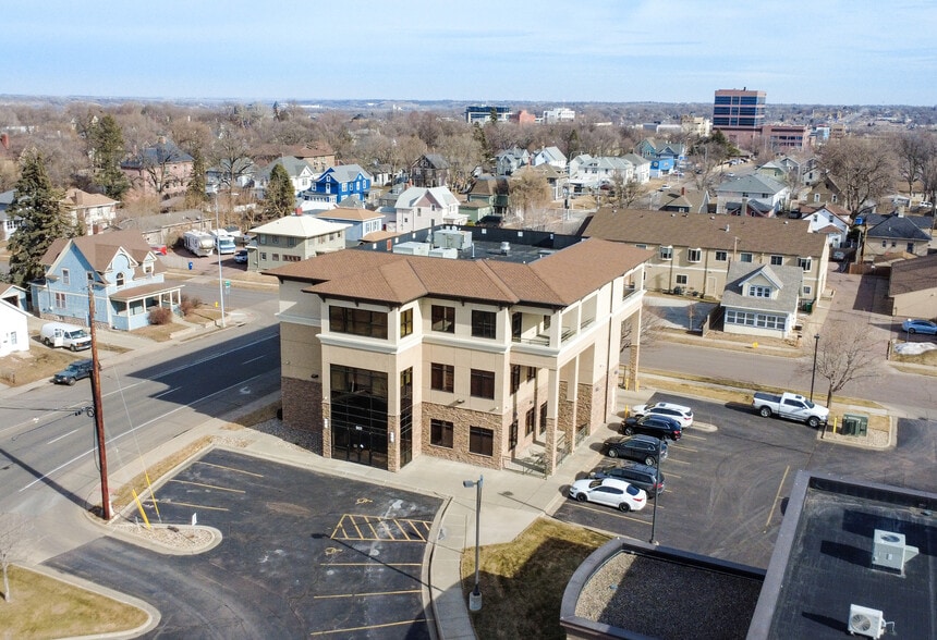 901 W 10th St, Sioux Falls, SD à louer - Photo du bâtiment - Image 2 de 9