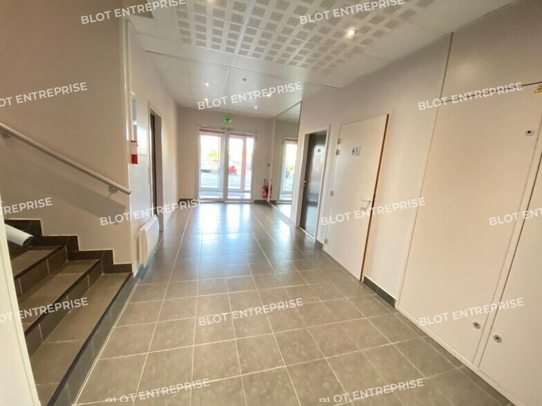 94 Rue Du Leinster, La Chapelle-sur-Erdre à louer - Hall d’entrée - Image 3 de 4
