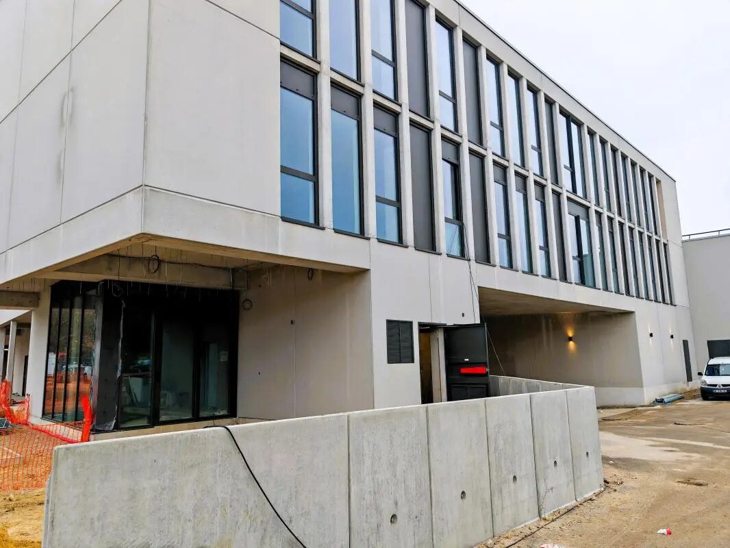 Industriel dans Noisy-le-Grand à louer Photo du bâtiment- Image 1 de 24