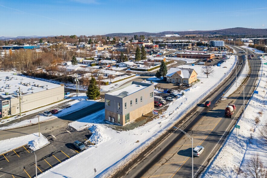 135 Rue De Sherbrooke, Cowansville, QC à louer - Aérien - Image 3 de 3
