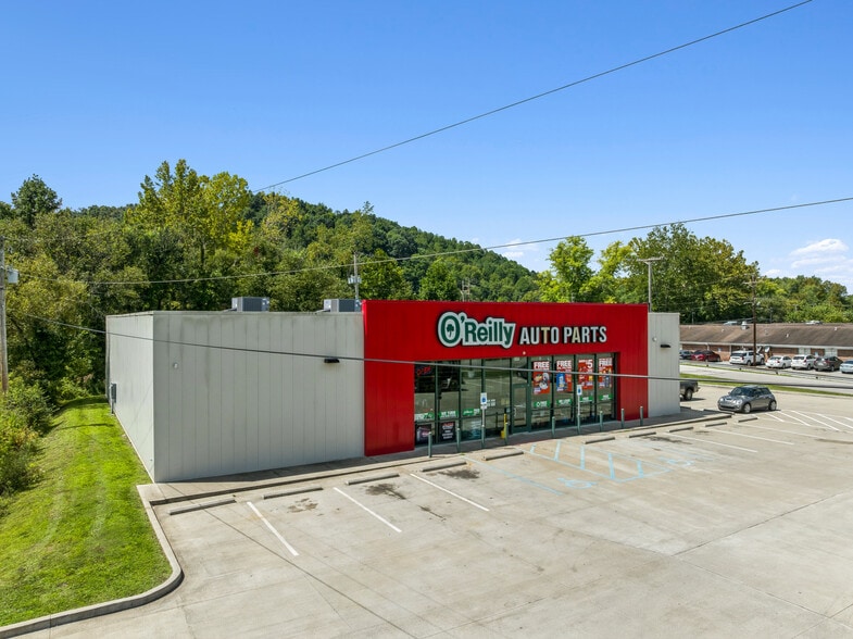 728 Parkway Dr, Salyersville, KY for sale - Building Photo - Image 3 of 6