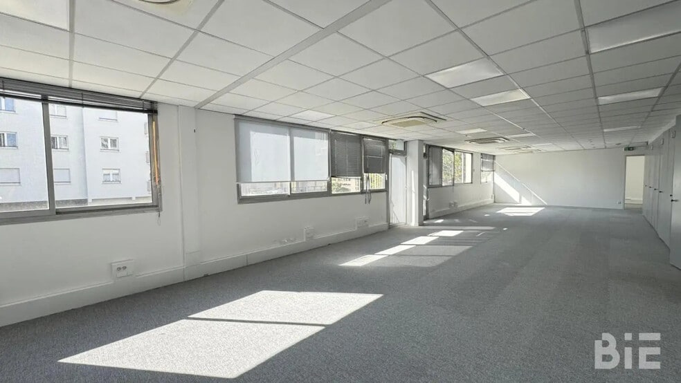 Flex in Bordeaux for lease - Interior Photo - Image 3 of 6