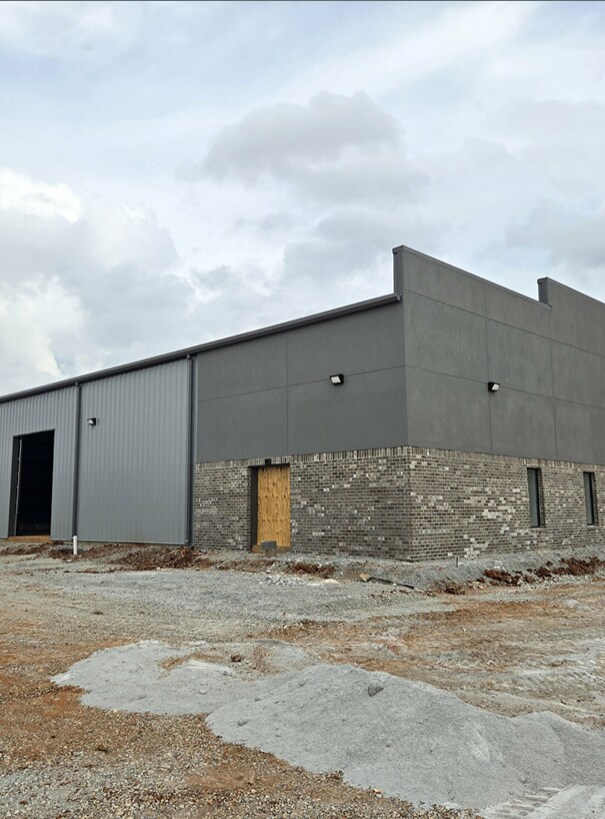 250 Royal Dr, Madison, AL for lease Building Photo- Image 1 of 2