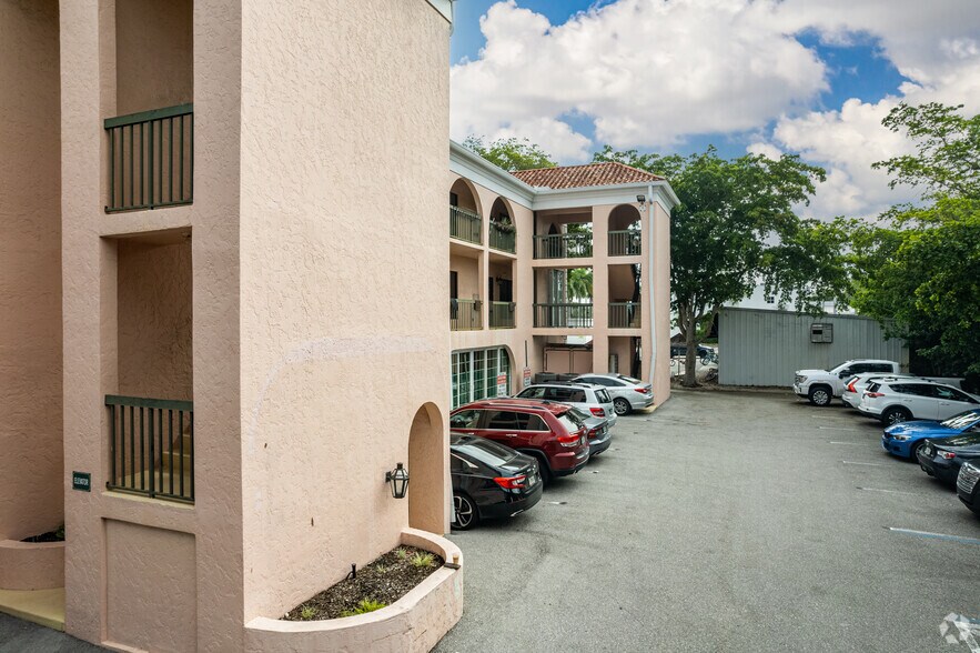 800 Seagate Dr, Naples, FL à vendre - Photo du bâtiment - Image 2 de 5