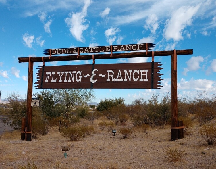 South of the SEC of US-60 & Flying E Ranch Rd, Wickenburg, AZ à vendre - Photo principale - Image 1 de 8