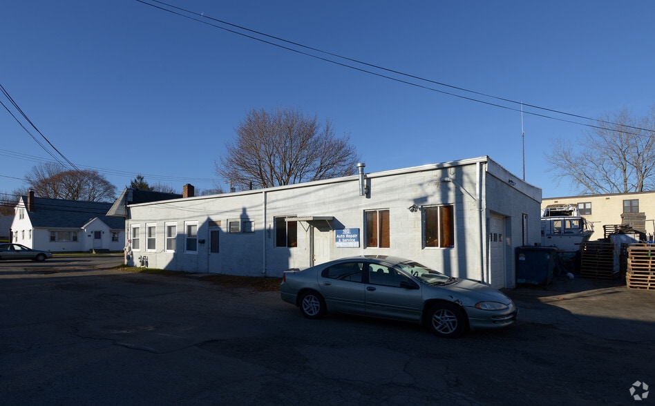 109 Fletcher Ave, Cranston, RI for lease - Building Photo - Image 2 of 2