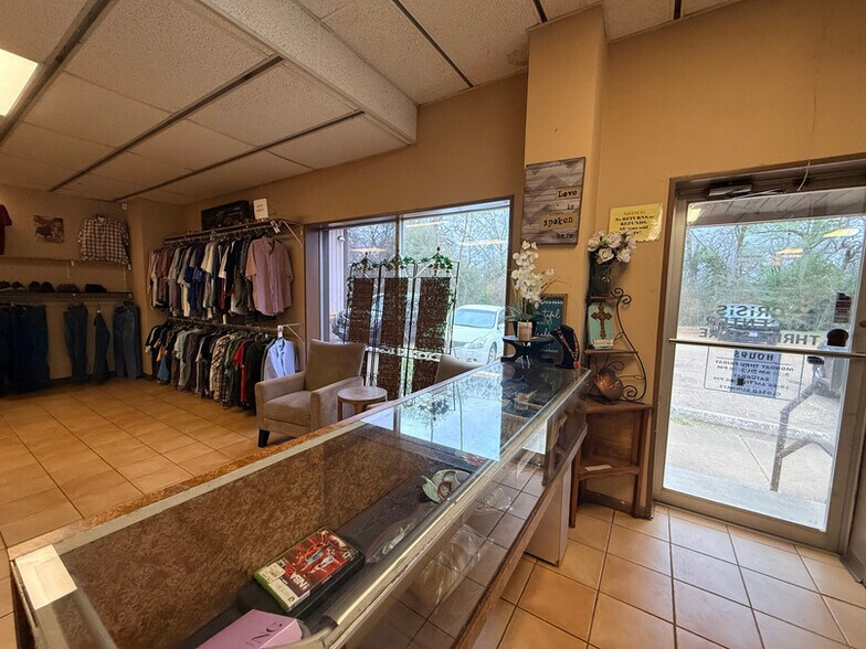 700-702 E Cherokee St, Jacksonville, TX à vendre - Photo intérieure - Image 2 de 9