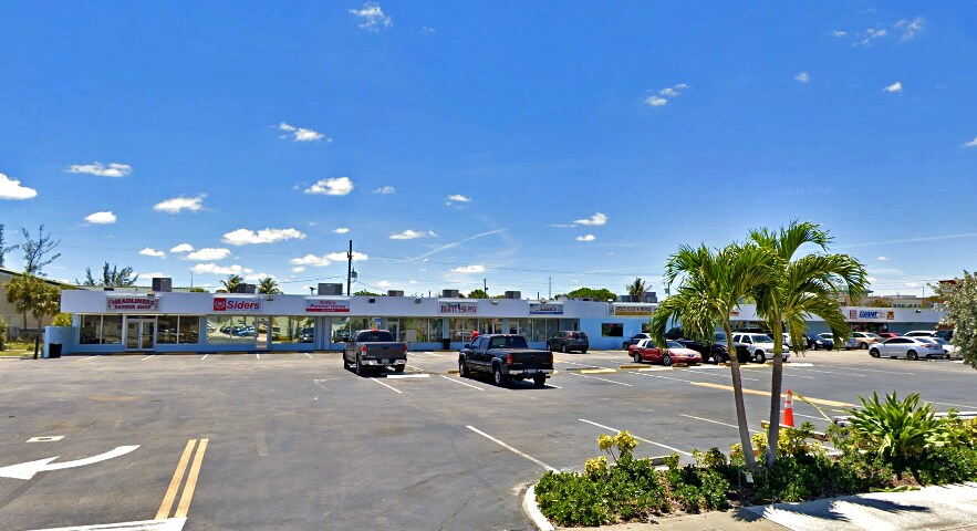 1521 W Blue Heron Blvd, West Palm Beach, FL à louer - Photo du bâtiment - Image 2 de 2