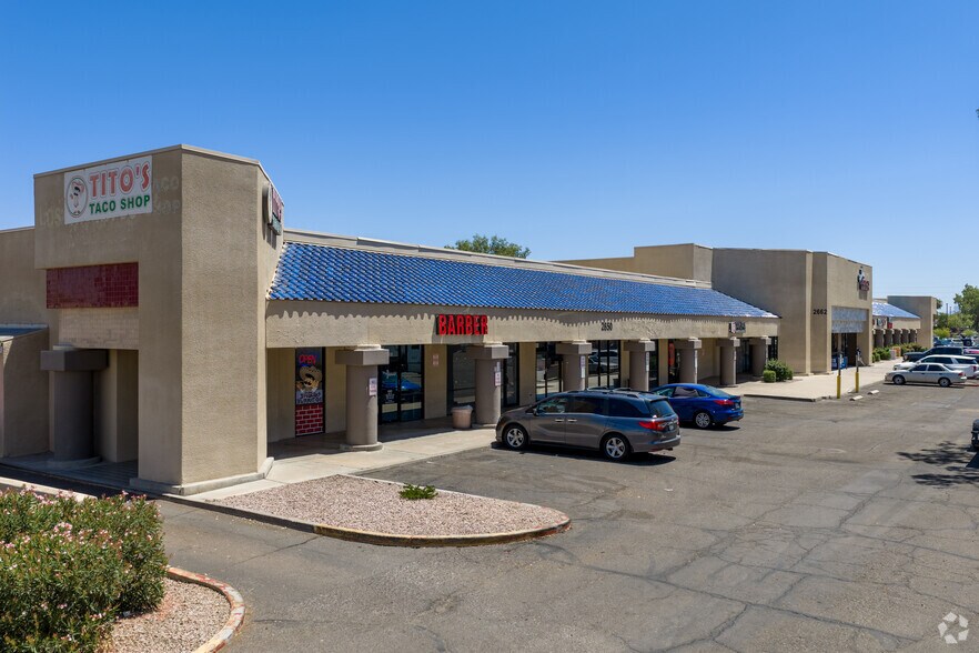 2650-2702 E University Dr, Mesa, AZ à louer - Photo du bâtiment - Image 1 de 28