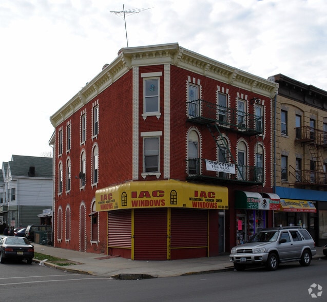 871-875 Main Ave, Passaic, NJ for lease - Building Photo - Image 3 of 4