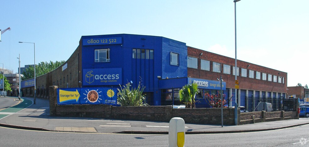 Nestles Ave, Hayes à louer - Photo du bâtiment - Image 3 de 10