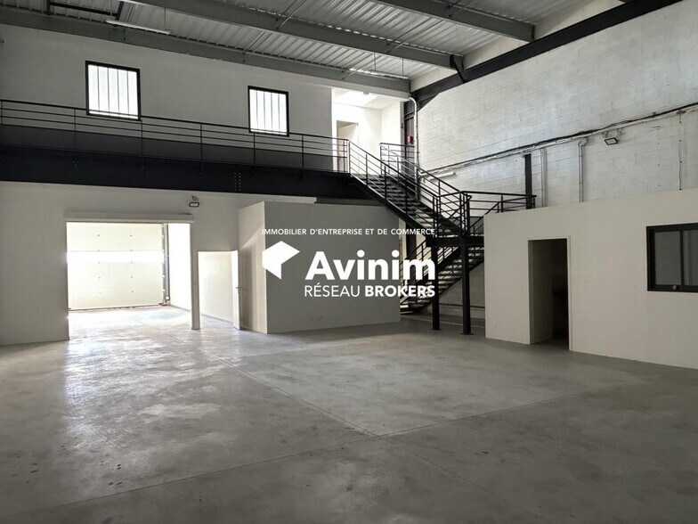 Flex in La Ciotat for lease - Interior Photo - Image 1 of 9