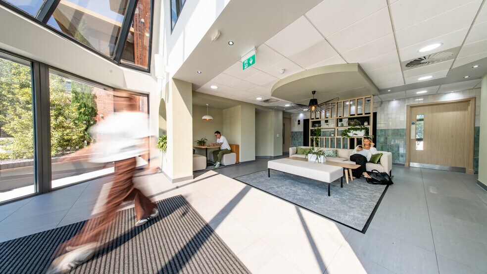 Station Rd, Wilmslow for lease - Building Photo - Image 2 of 14