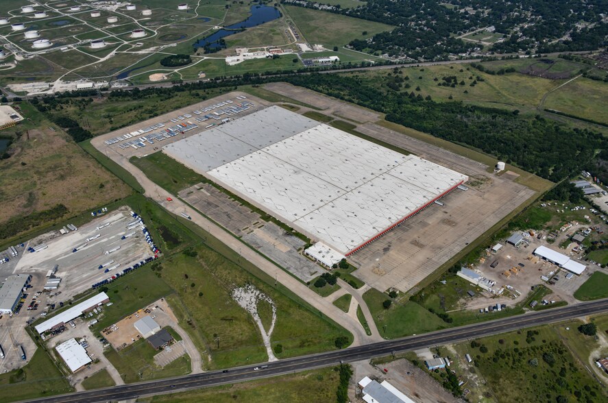 2200 S Business 45, Corsicana, TX à louer - Photo du bâtiment - Image 2 de 10