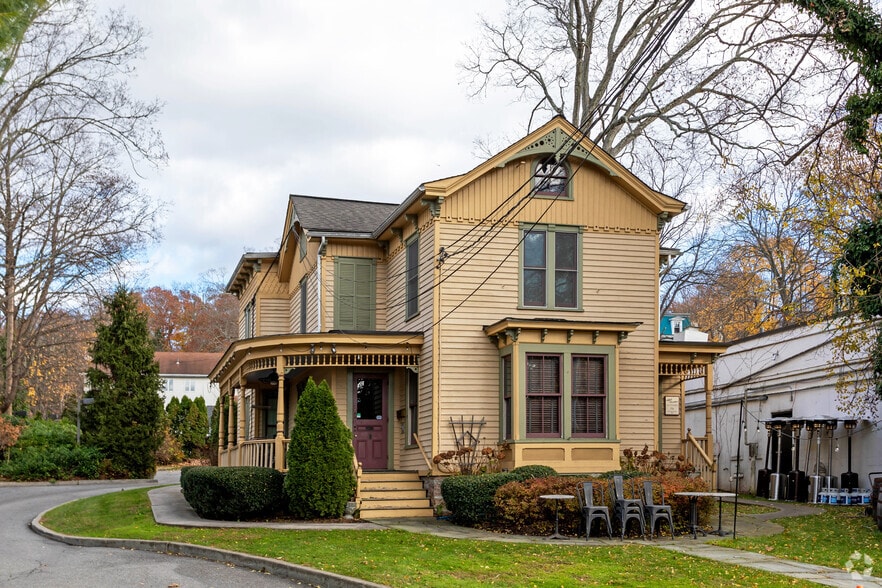 241 E Main St, Mount Kisco, NY for sale - Building Photo - Image 3 of 6