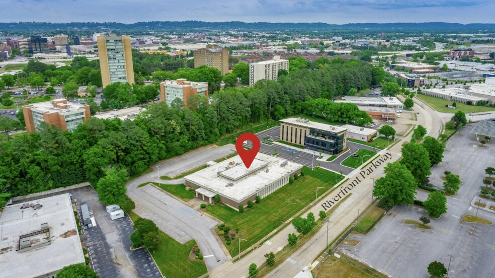 1012 Riverfront Pkwy, Chattanooga, TN à vendre - Photo du bâtiment - Image 3 de 35