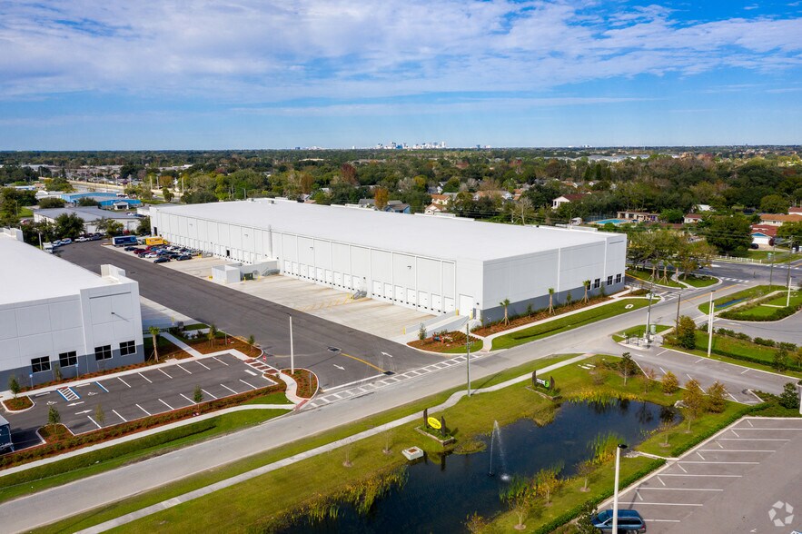 6210 Hoffner Ave, Orlando, FL à louer - Photo du bâtiment - Image 3 de 9