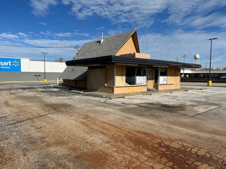 1839 E Bennett St, Springfield, MO à vendre - Photo du bâtiment - Image 3 de 11