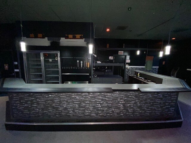 22605 NE Halsey St, Fairview, OR à louer - Photo du bâtiment - Image 2 de 10