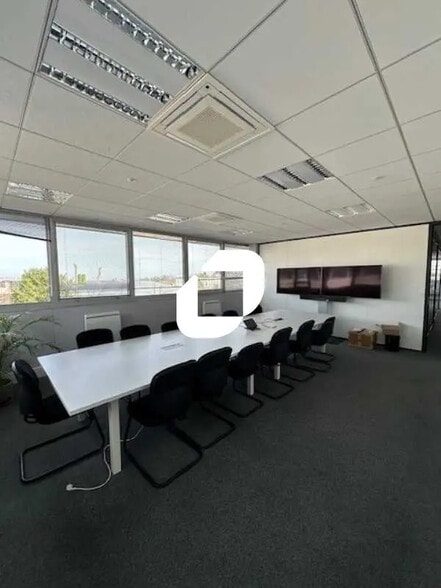 Office in Saint-Germain-en-Laye for sale - Interior Photo - Image 2 of 8