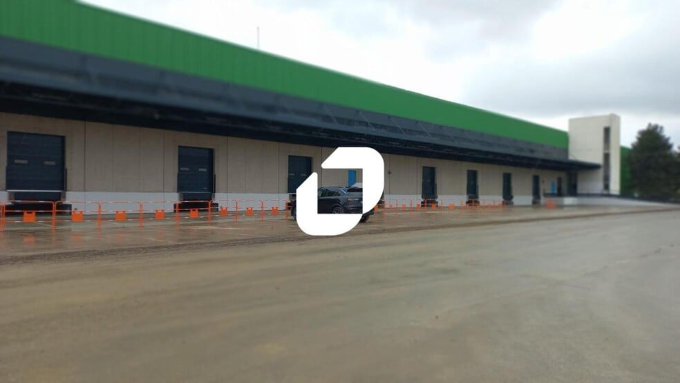Industrial in Combs-la-Ville for lease - Building Photo - Image 3 of 9