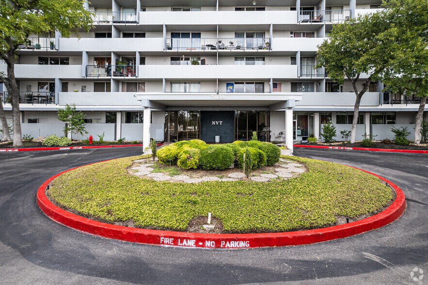7039 San Pedro Ave, San Antonio, TX à vendre - Photo du bâtiment - Image 3 de 6