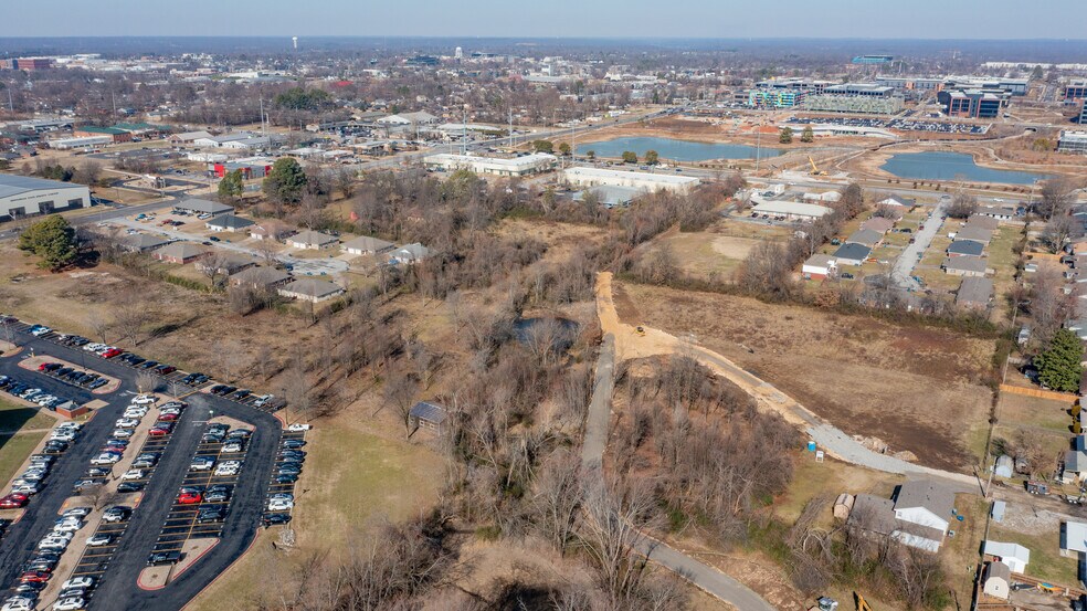 Lawrence Street, Bentonville, AR à vendre - Aérien - Image 2 de 5