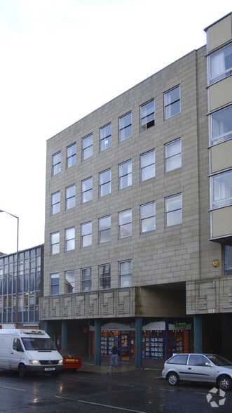 Market St, Huddersfield for lease - Building Photo - Image 2 of 7