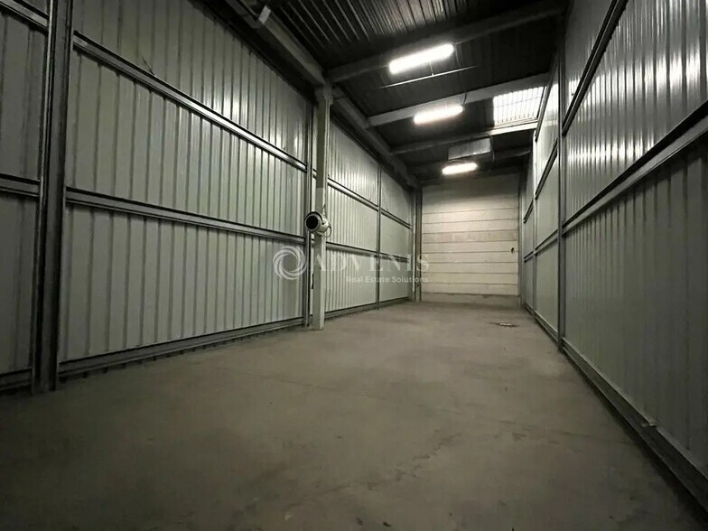 Flex in Aulnay-sous-Bois for lease - Interior Photo - Image 2 of 7