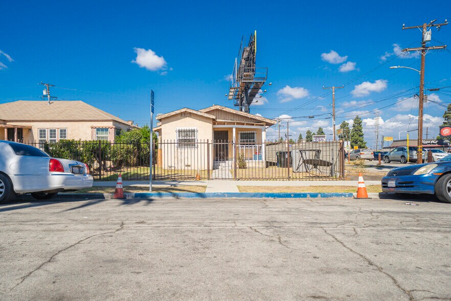 1021-1026 W Century Blvd, Los Angeles, CA à vendre - Photo du bâtiment - Image 3 de 13