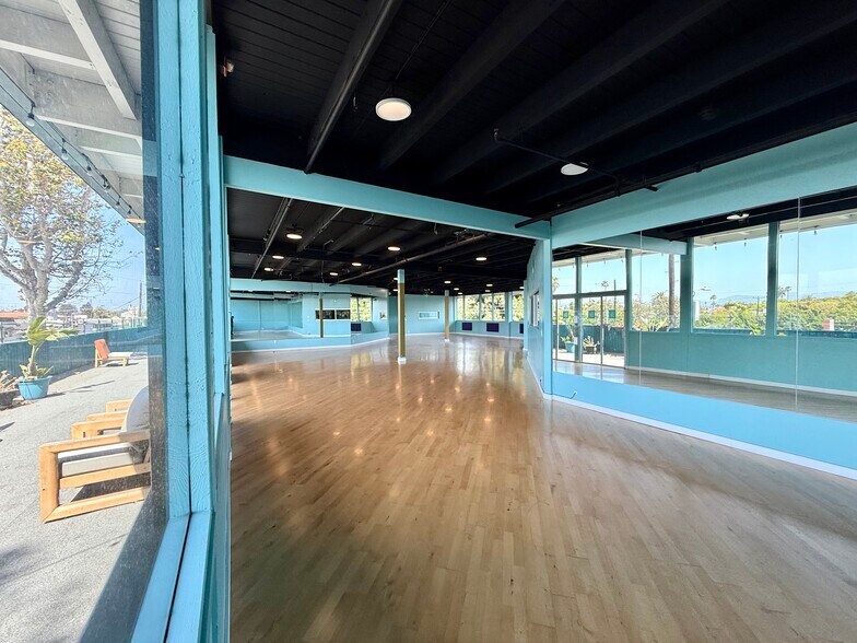 2929 Washington Blvd, Marina del Rey, CA à louer - Photo du bâtiment - Image 2 de 32