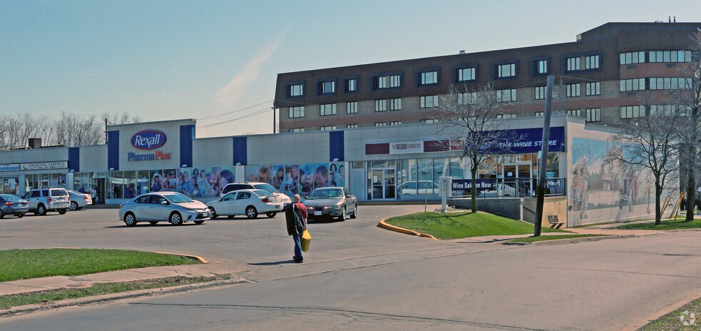 2435-2479 Kingston Rd, Toronto, ON à louer - Photo du bâtiment - Image 3 de 7