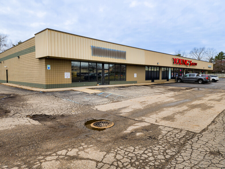 1301 W Holmes Rd, Lansing, MI for lease - Building Photo - Image 1 of 5