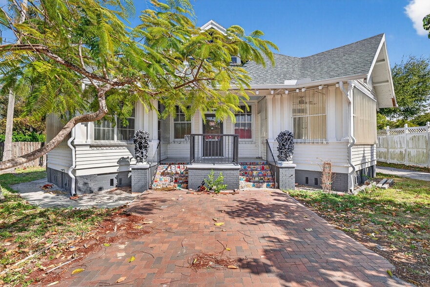1793 Fowler St, Fort Myers, FL à vendre - Photo du bâtiment - Image 3 de 35