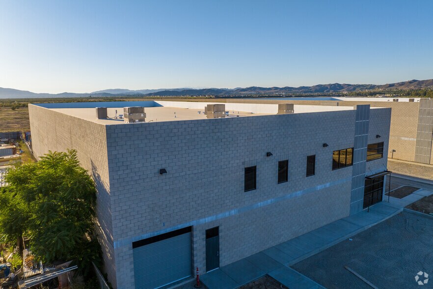 32113 Corydon St, Lake Elsinore, CA à louer - Photo du bâtiment - Image 2 de 5