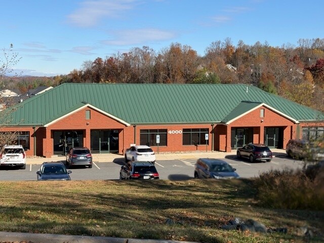 4000 Olympia Cir, Charlottesville, VA à louer Photo du bâtiment- Image 1 de 4