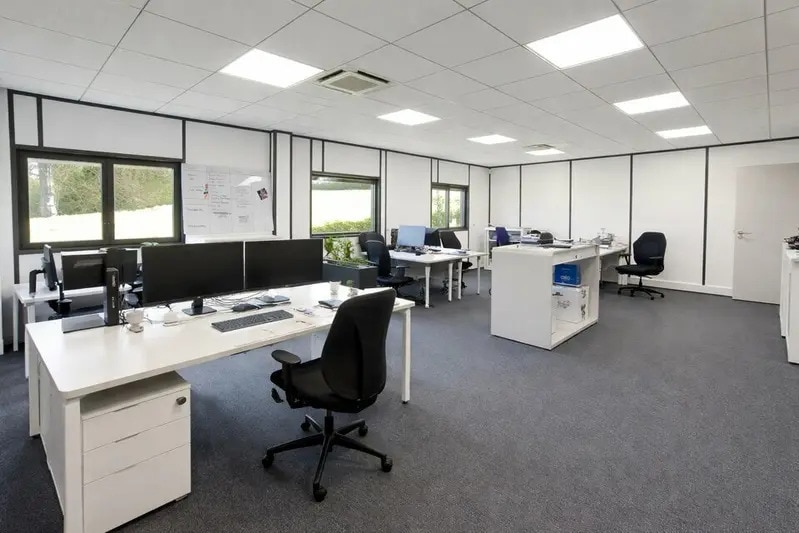 Office in Vaulx-Milieu for lease - Interior Photo - Image 3 of 9