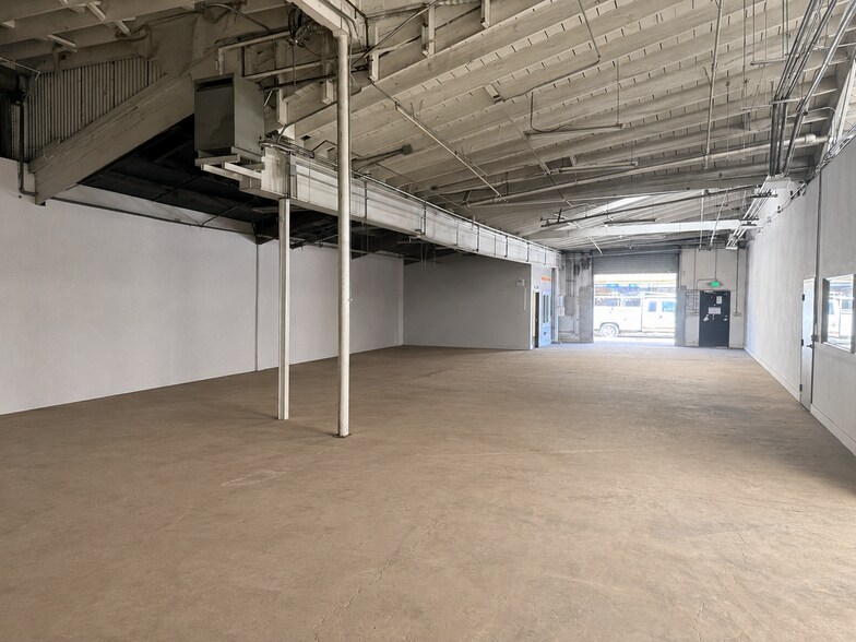 3100 E 10th St, Oakland, CA à louer - Photo du bâtiment - Image 3 de 8