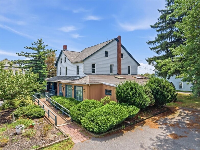 402 W Moorestown Rd, Nazareth, PA for sale - Building Photo - Image 3 of 50