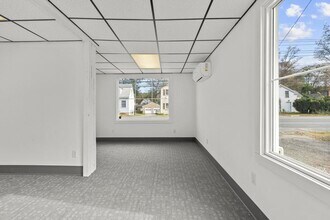 433 Main St, New Hartford, CT for lease Interior Photo- Image 2 of 6