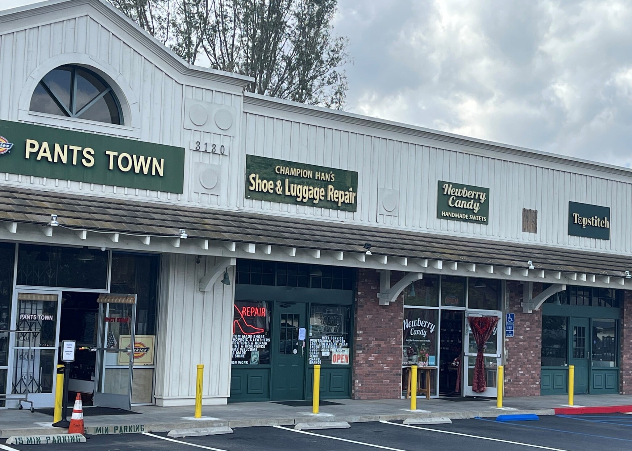 3130 E Thousand Oaks Blvd, Thousand Oaks, CA à louer Photo du bâtiment- Image 1 de 5