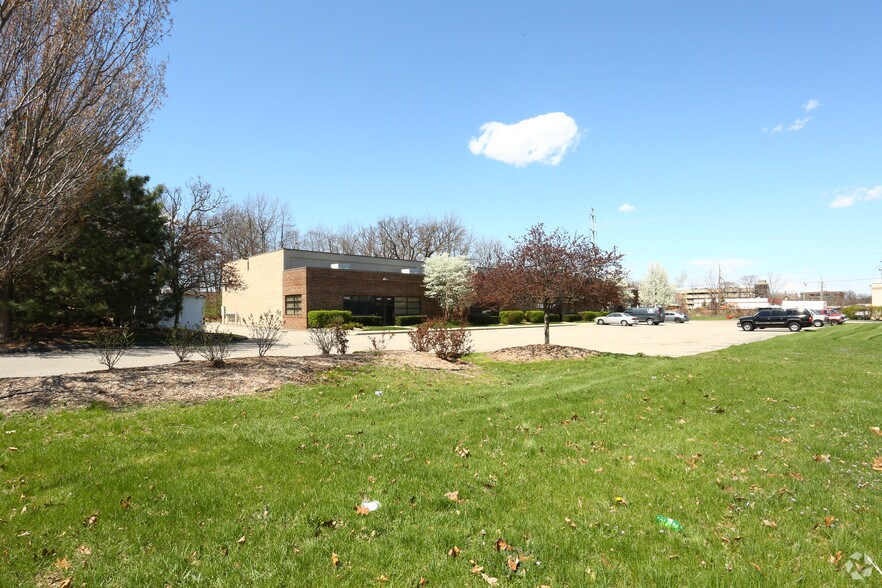 34900-34914 Forest St, Wayne, MI for lease - Building Photo - Image 2 of 5