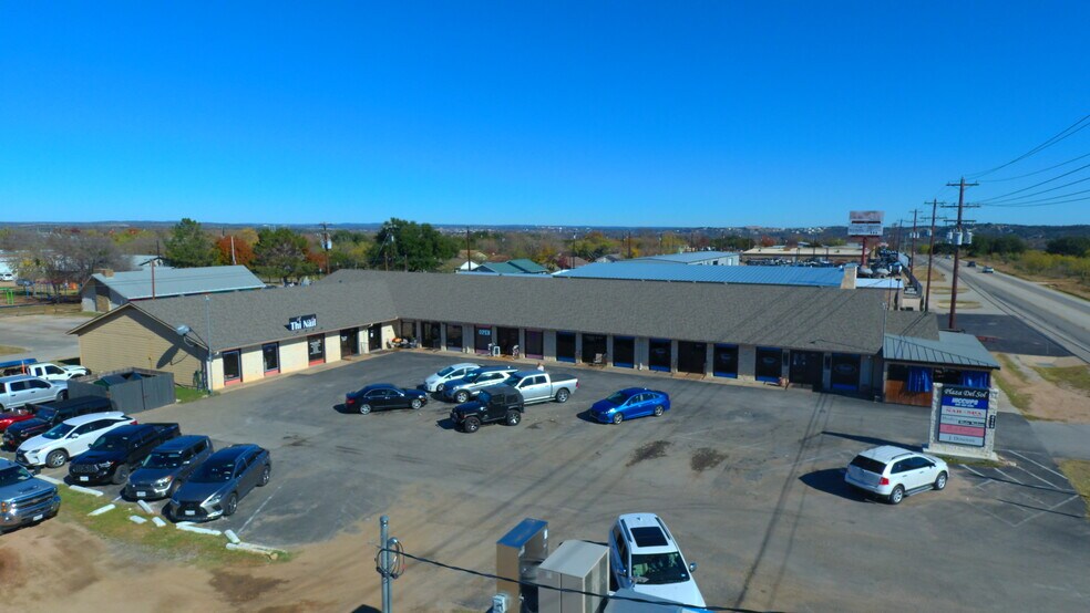 4119 W FM 2147, Cottonwood Shores, TX à louer - Photo du bâtiment - Image 1 de 41