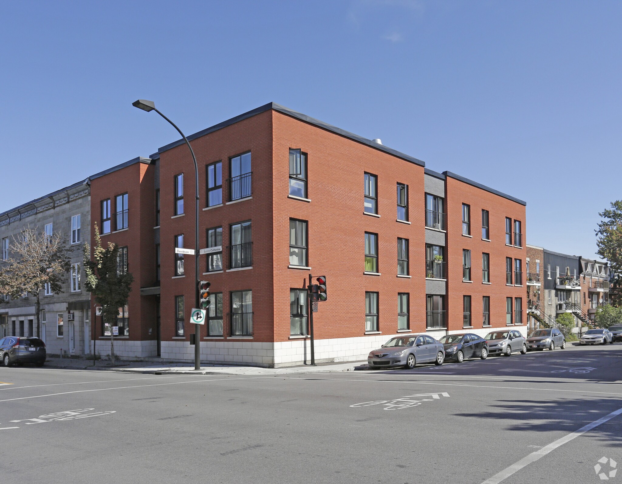 3400 Rue Sainte-Catherine E, Montréal, QC for sale Primary Photo- Image 1 of 1