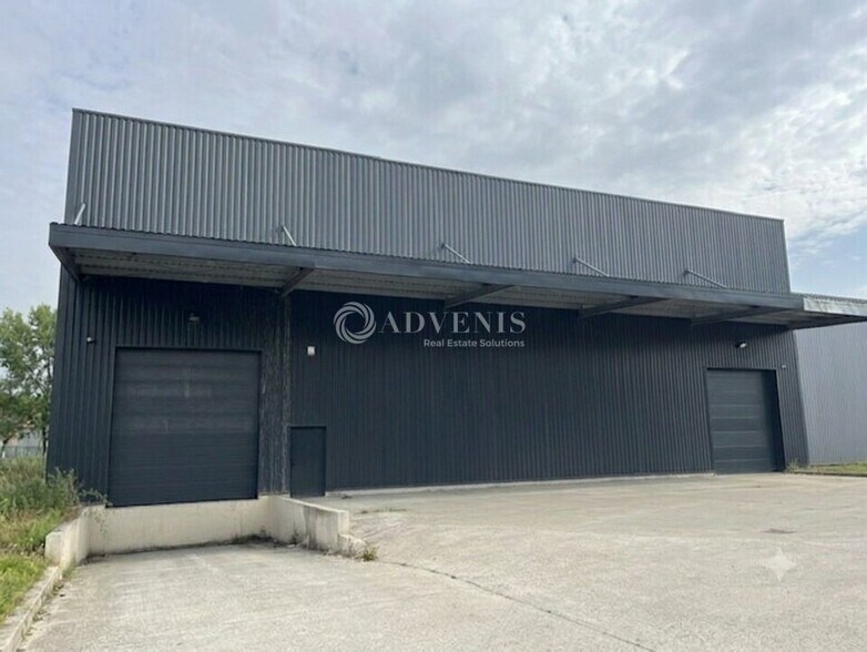 Industrial in Les Alluets-le-Roi for lease - Building Photo - Image 1 of 10