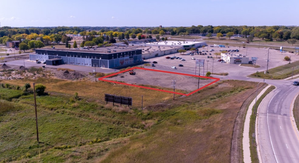 1619 W Main St, Albert Lea, MN for sale - Primary Photo - Image 1 of 10