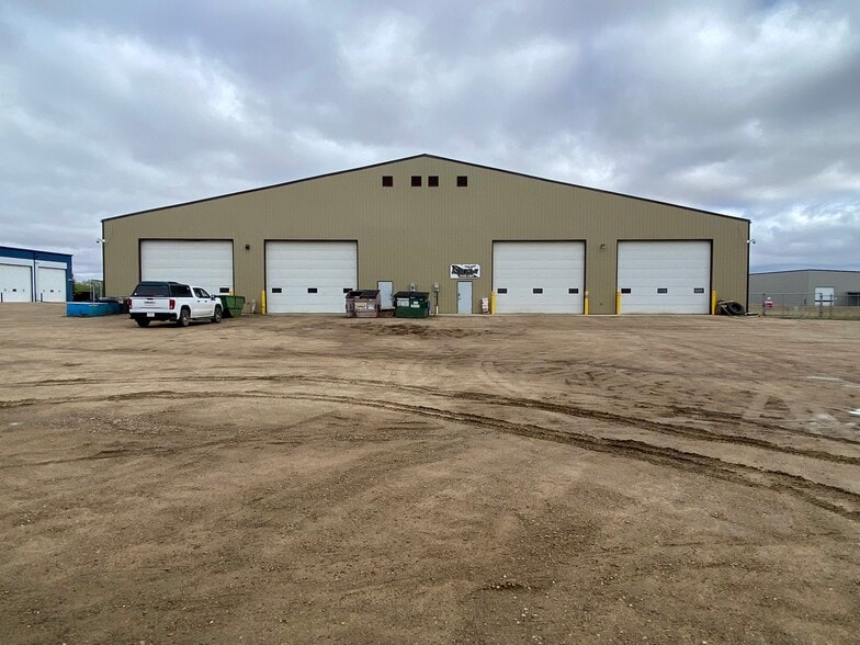 6847 66 St, Lloydminster, AB for lease - Building Photo - Image 3 of 17