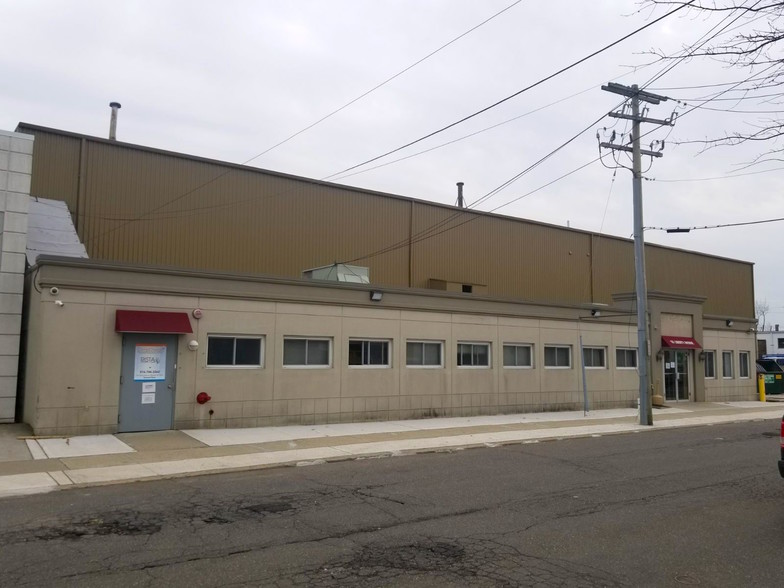 131 Liberty Ave, Mineola, NY for sale - Building Photo - Image 3 of 17